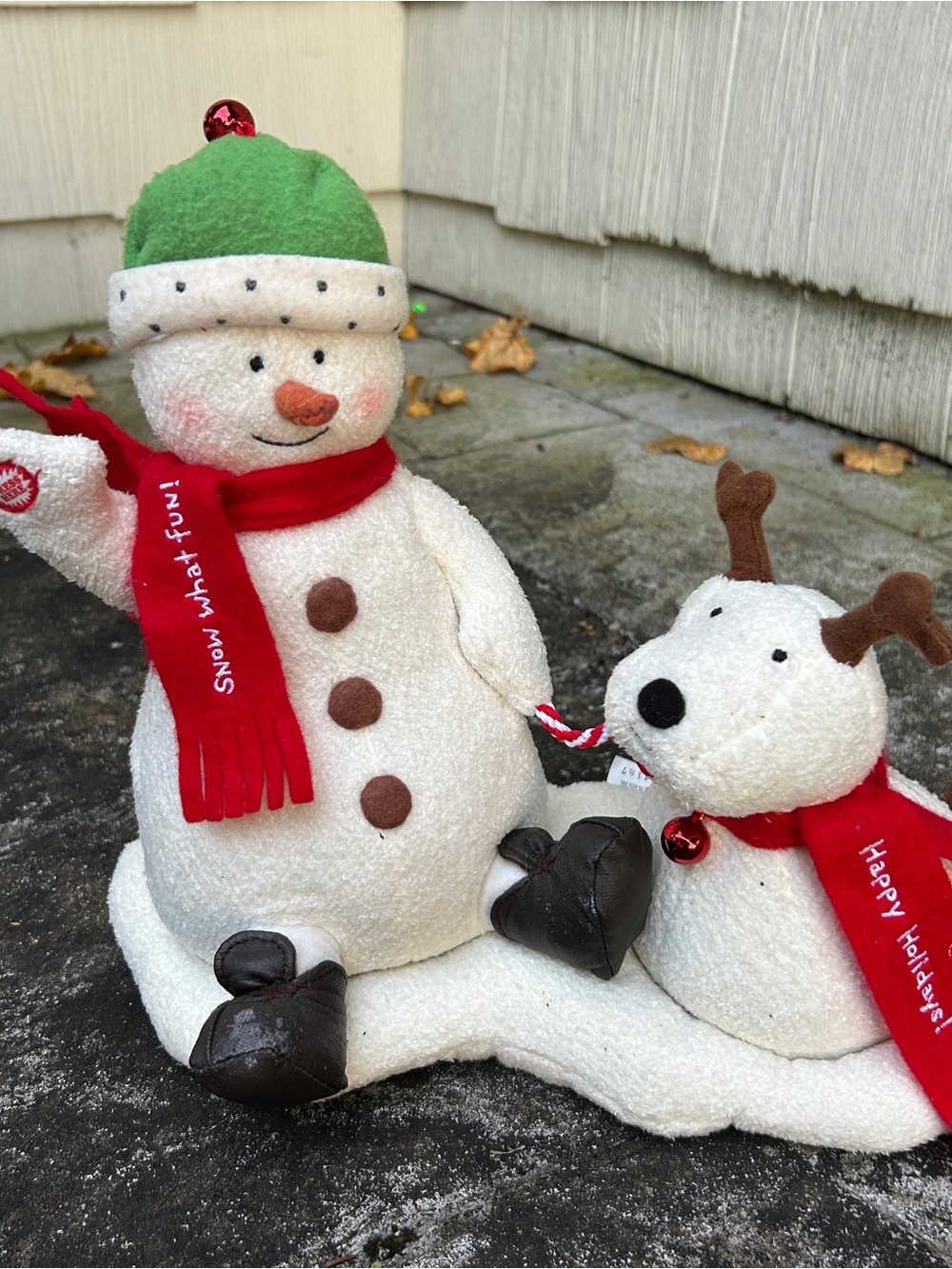 2004 Hallmark Jingle Pals "Snow What Fun" Snowman Dog Christmas Holiday Decor